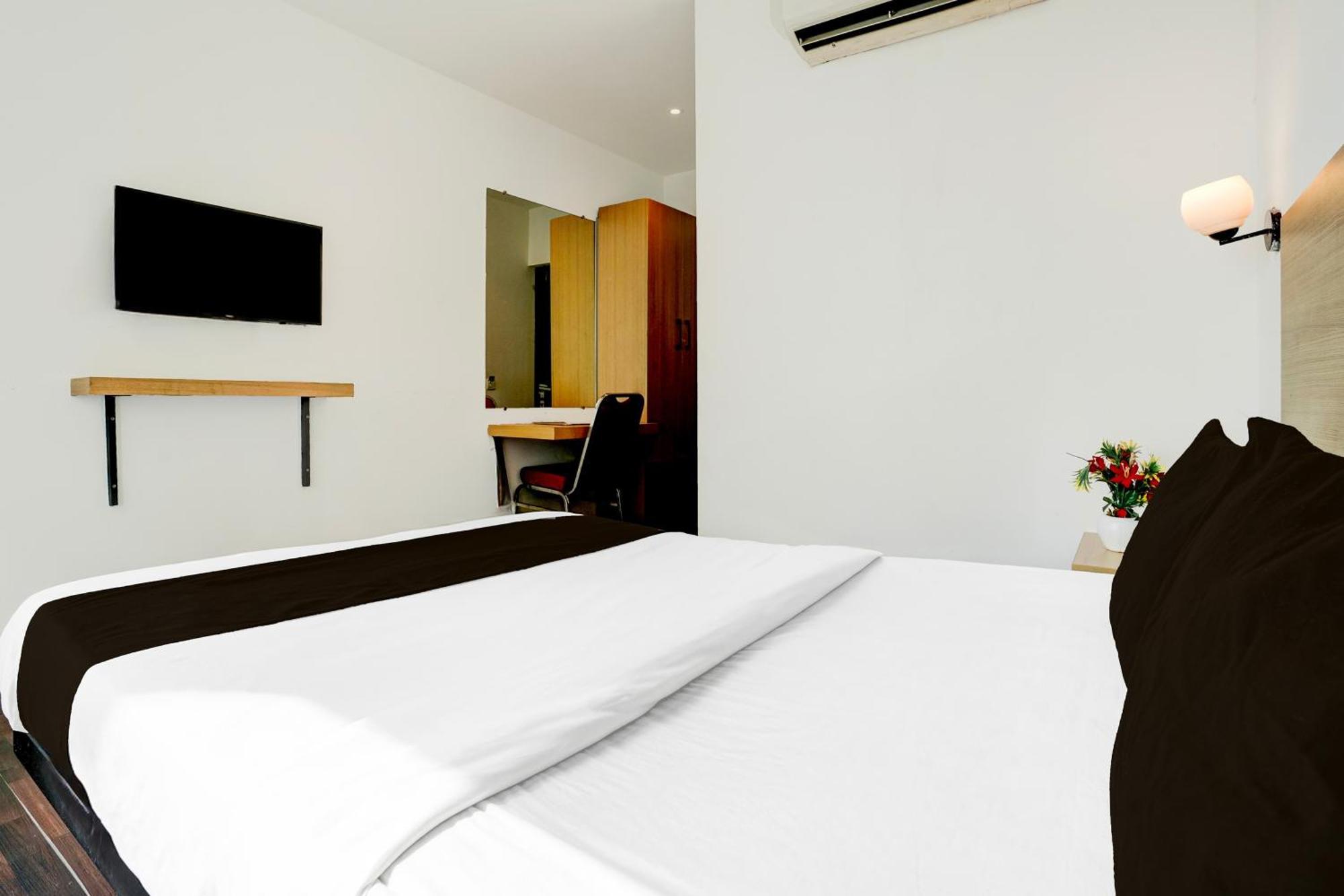 Super Townhouse Pbg Mall Vashi Turambhe Bagian luar foto