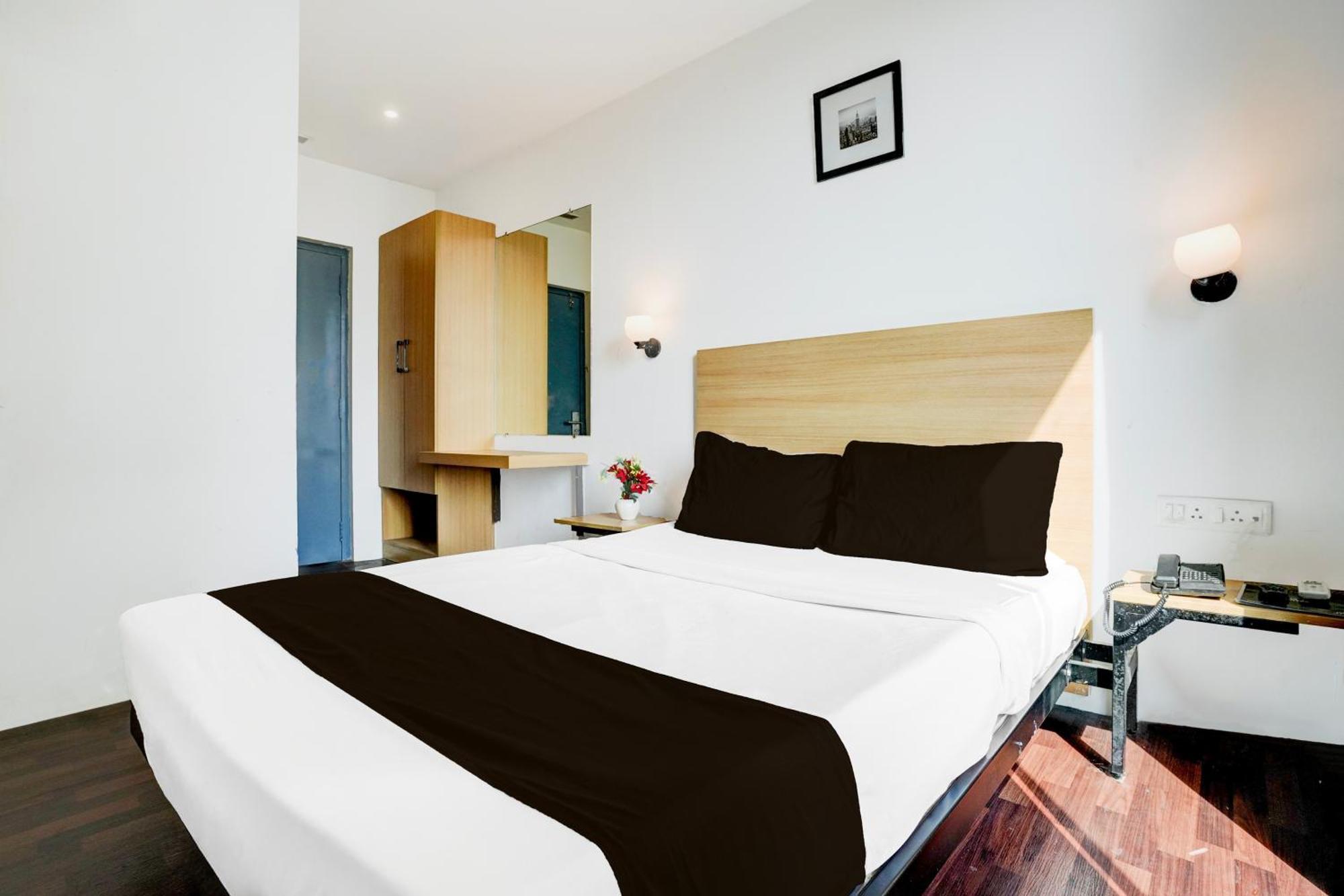 Super Townhouse Pbg Mall Vashi Turambhe Bagian luar foto