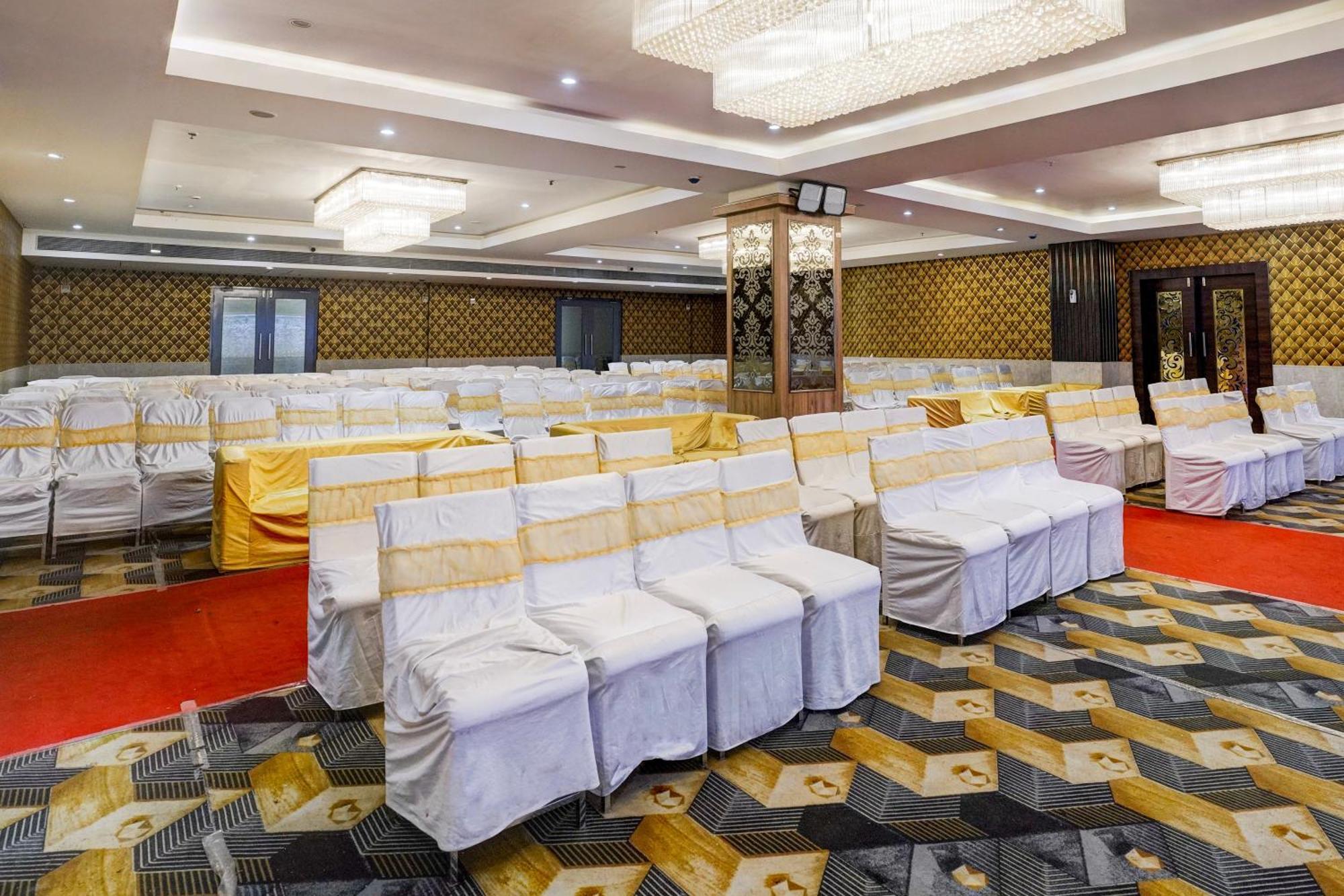 Super Townhouse Pbg Mall Vashi Turambhe Bagian luar foto