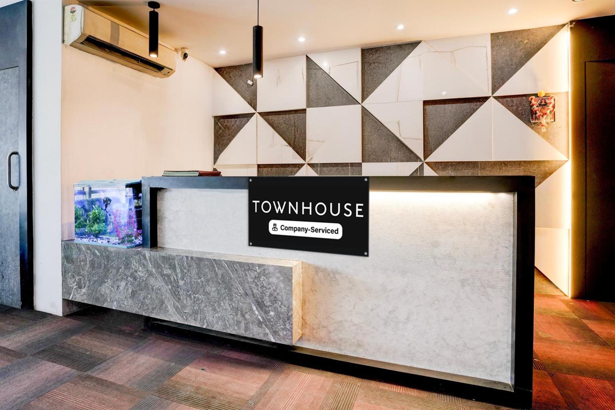 Super Townhouse Pbg Mall Vashi Turambhe Bagian luar foto