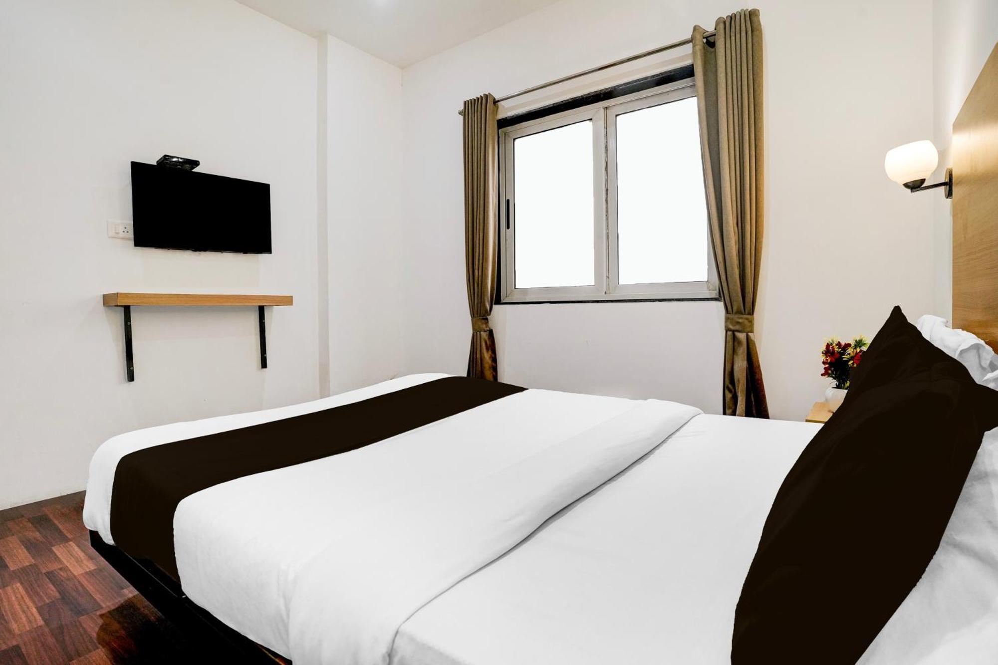 Super Townhouse Pbg Mall Vashi Turambhe Bagian luar foto