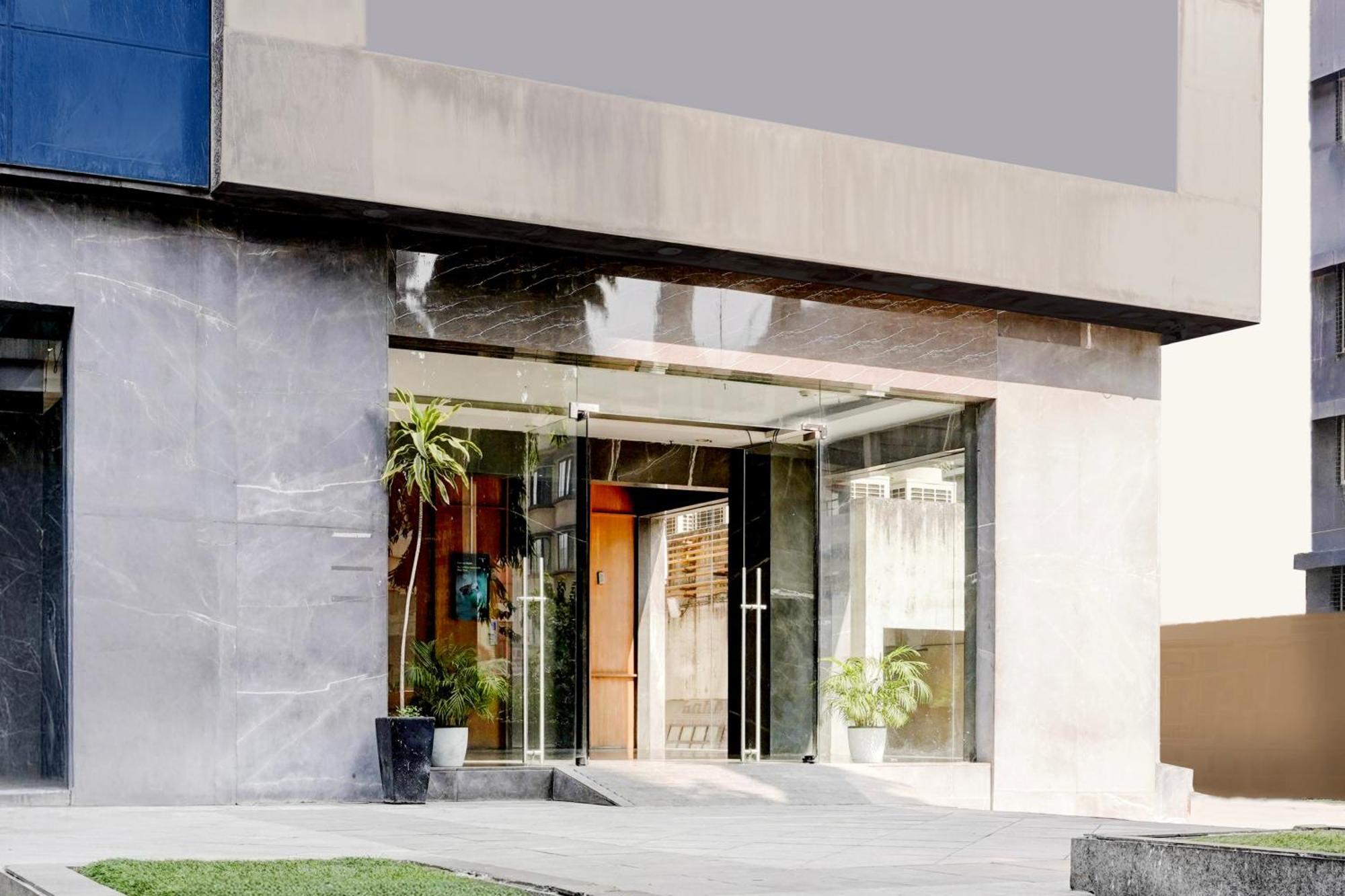 Super Townhouse Pbg Mall Vashi Turambhe Bagian luar foto